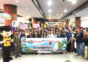 ต้อนรับนักท่องเที่ยวชาวจีนที่เดินทางมาท่องเที่ยวในประเทศไทยและจังหวัดสุราษฎร์ธานี โดยสายการบิน Thai Lion Air เส้นทางไทเป-สุราษฎร์ธานี จำนวน 183 คน ภายใต้โครงการสร้างความเชื่อมั่นและส่งเสริมการท่องเที่ยว สถานีตำรวจภูธรพุนพิน