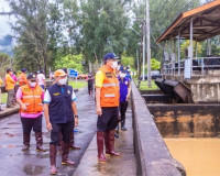 ผู้ว่าฯ สุราษฎร์ธานี รุดลงพื้นที่ติดตามสถานการณ์น้ำและเยี่ยม ... พารามิเตอร์รูปภาพ 4