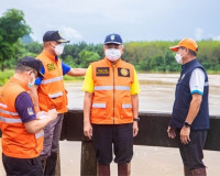 ผู้ว่าฯ สุราษฎร์ธานี รุดลงพื้นที่ติดตามสถานการณ์น้ำและเยี่ยม ... พารามิเตอร์รูปภาพ 5