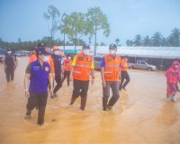 ผู้ว่าฯ สุราษฎร์ธานี รุดลงพื้นที่ติดตามสถานการณ์น้ำและเยี่ยม ... พารามิเตอร์รูปภาพ 11