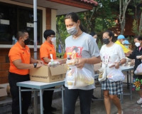 “ปันสุข” ส่งท้ายเทศกาลสงกรานต์2565 ผู้ว่าฯสุราษฎร์ ยังคงแจกถ ... พารามิเตอร์รูปภาพ 5