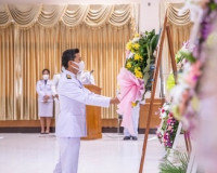 จังหวัดสุราษฎร์ธานี จัดพิธีวางพวงมาลา น้อมรำลึกในพระมหากรุณา ... พารามิเตอร์รูปภาพ 10