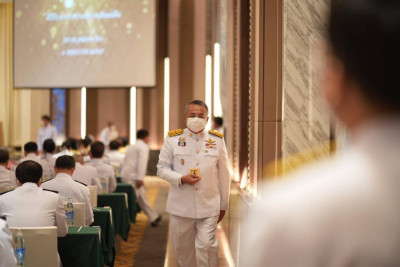 ผู้ว่าราชการจังหวัดสุราษฎร์ธานี รับพระราชทาน “พระพลังแผ่นดิน ... พารามิเตอร์รูปภาพ 1