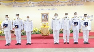 จังหวัดสุราษฎร์ธานีจัดพิธีรับพระราชทานเครื่องราชอิสริยาภรณ์  ... พารามิเตอร์รูปภาพ 1