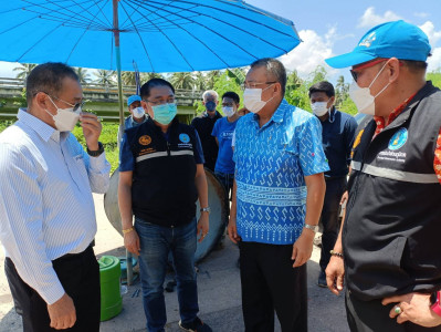 ผู้ว่าฯ สุราษฎร์ธานี รุดตรวจสอบกรณีท่อส่งน้ำประปาขนาดใหญ่แตก ... พารามิเตอร์รูปภาพ 1