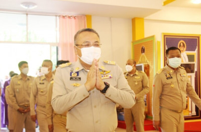 ผู้ว่าฯ สุราษฎร์ธานีเน้นย้ำกำนันผู้ใหญ่บ้านมุ่งมั่นบำบัดทุกข ... พารามิเตอร์รูปภาพ 1