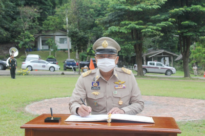 ผู้ว่าฯ สุราษฎร์ธานี นำข้าราชการและประชาชนร่วมพิธีถวายพระพรช ... พารามิเตอร์รูปภาพ 1