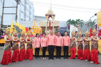 พิธีเปิดและนำเรือพนมพระจากวัดสุนทรนิวาส (วัดประดู่) ไปแสดงโช ... พารามิเตอร์รูปภาพ 1