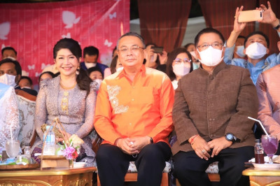 ผู้ว่าฯ สุราษฎร์ธานี ร่วมงานประเพณีแห่เทียนพรรษาจังหวัดอุบลร ... พารามิเตอร์รูปภาพ 1