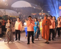 ผู้ว่าฯ สุราษฎร์ธานี ร่วมงานประเพณีแห่เทียนพรรษาจังหวัดอุบลร ... พารามิเตอร์รูปภาพ 6