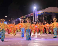 ผู้ว่าฯ สุราษฎร์ธานี ร่วมงานประเพณีแห่เทียนพรรษาจังหวัดอุบลร ... พารามิเตอร์รูปภาพ 10