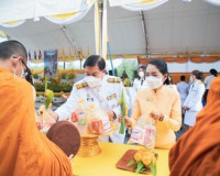 พสกนิกรจังหวัดสุราษฎร์ธานี ร่วมประกอบพิธีทำบุญตักบาตร พร้อมป ... พารามิเตอร์รูปภาพ 11
