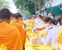 พสกนิกรจังหวัดสุราษฎร์ธานี ร่วมประกอบพิธีทำบุญตักบาตร พร้อมป ... พารามิเตอร์รูปภาพ 12