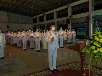 พิธีถวายเครื่องราชสักการะและวางพานพุ่มและพิธีจุดเทียนถวายพระ ... พารามิเตอร์รูปภาพ 1