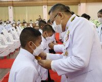 พิธีประดับแผงคอ หมวกหนีบ และตราสัญลักษณ์พระปรมาภิไธยย่อ ภ.ป. ... พารามิเตอร์รูปภาพ 9