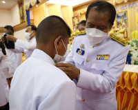 พิธีประดับแผงคอ หมวกหนีบ และตราสัญลักษณ์พระปรมาภิไธยย่อ ภ.ป. ... พารามิเตอร์รูปภาพ 13