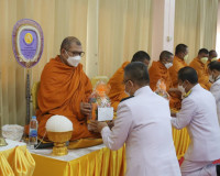 พิธีประดับแผงคอ หมวกหนีบ และตราสัญลักษณ์พระปรมาภิไธยย่อ ภ.ป. ... พารามิเตอร์รูปภาพ 15