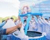 ผู้ว่าจังหวัดสุราษฎร์ธานี นำส่วนราชการ ประชาชน ร่วมทำบุญตักบ ... พารามิเตอร์รูปภาพ 11