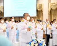 พสกนิกรจังหวัดสุราษฎร์ธานี ร่วมพิธีถวายเครื่องราชสักการะ วาง ... พารามิเตอร์รูปภาพ 9