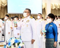 พสกนิกรจังหวัดสุราษฎร์ธานี ร่วมพิธีถวายเครื่องราชสักการะ วาง ... พารามิเตอร์รูปภาพ 11