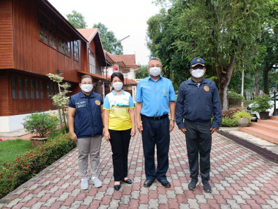 ผู้ว่าฯ สุราษฎร์ธานี พร้อมด้วยนายกเหล่ากาชาดจังหวัดแจก &quot;ถุงป ... พารามิเตอร์รูปภาพ 1