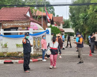 ผู้ว่าฯ สุราษฎร์ธานี พร้อมด้วยนายกเหล่ากาชาดจังหวัดแจก &quot;ถุงป ... พารามิเตอร์รูปภาพ 4