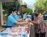 ผู้ว่าฯ สุราษฎร์ธานี พร้อมด้วยนายกเหล่ากาชาดจังหวัดแจก &quot;ถุงป ... พารามิเตอร์รูปภาพ 6