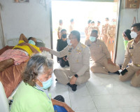 ผู้ว่าสุราษฎร์ฯ เคาะประตูบ้าน กลุ่มเปราะบาง นำทีมเจ้าหน้าที่ ... พารามิเตอร์รูปภาพ 2