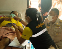 ผู้ว่าสุราษฎร์ฯ เคาะประตูบ้าน กลุ่มเปราะบาง นำทีมเจ้าหน้าที่ ... พารามิเตอร์รูปภาพ 3