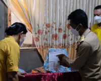 ผู้ว่าสุราษฎร์ฯ เคาะประตูบ้าน กลุ่มเปราะบาง นำทีมเจ้าหน้าที่ ... พารามิเตอร์รูปภาพ 8