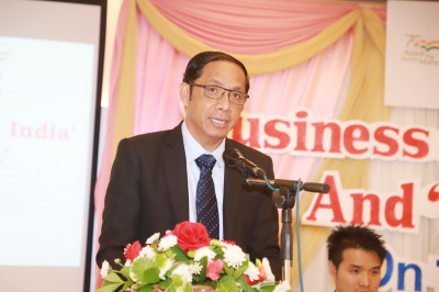 รองผู้ว่าราชการจังหวัดสุราษฎร์ธานี กล่าวต้อนรับ นางอัลพานา ด ... พารามิเตอร์รูปภาพ 1