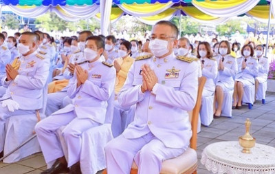 พสกนิกรจังหวัดสุราษฎร์ธานีร่วมทำบุญตักบาตรถวายพระราชกุศล เนื ... พารามิเตอร์รูปภาพ 1