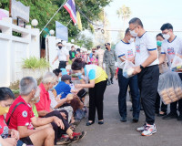 ผู้ว่าฯสุราษฎร์ธานี พร้อมด้วย นายกเหล่ากาชาด แจกจ่าย “ถุงปัน ... พารามิเตอร์รูปภาพ 1