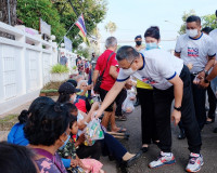 ผู้ว่าฯสุราษฎร์ธานี พร้อมด้วย นายกเหล่ากาชาด แจกจ่าย “ถุงปัน ... พารามิเตอร์รูปภาพ 2