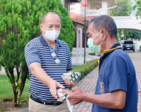 ผู้ว่าฯสุราษฎร์ธานี พร้อมด้วย นายกเหล่ากาชาด แจกจ่าย “ถุงปัน ... พารามิเตอร์รูปภาพ 12