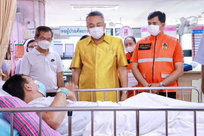 ผู้ว่าราชการจังหวัดสุราษฎร์ธานี เยี่ยมอาการและให้กำลังใจอาสา ... พารามิเตอร์รูปภาพ 1