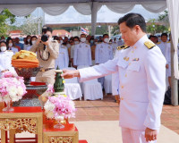รองผู้ว่าราชการจังหวัดสุราษฎร์ธานี ร่วมพิธีถวายผ้ากฐินพระราช ... พารามิเตอร์รูปภาพ 4