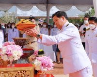 รองผู้ว่าราชการจังหวัดสุราษฎร์ธานี ร่วมพิธีถวายผ้ากฐินพระราช ... พารามิเตอร์รูปภาพ 5