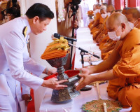 รองผู้ว่าราชการจังหวัดสุราษฎร์ธานี ร่วมพิธีถวายผ้ากฐินพระราช ... พารามิเตอร์รูปภาพ 10