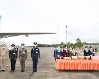 ผู้ว่าราชการจังหวัดสุราษฎร์ธานี เฝ้าส่งเสด็จฯ สมเด็จพระเจ้าล ... พารามิเตอร์รูปภาพ 2