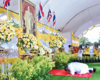 จังหวัดสุราษฎร์ธานี จัดพิธีวางพานพุ่มและถวายบังคมเบื้องหน้าพ ... พารามิเตอร์รูปภาพ 11