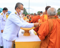 จังหวัดสุราษฎร์ธานี จัดพิธีวางพานพุ่มและถวายบังคมเบื้องหน้าพ ... พารามิเตอร์รูปภาพ 19