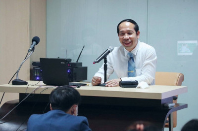 รองผู้ว่าราชการจังหวัดสุราษฎร์ธานี เป็นผู้แทนในการกล่าวต้อนร ... พารามิเตอร์รูปภาพ 1