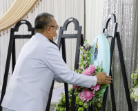 พระบาทสมเด็จพระเจ้าอยู่หัว พระราชทานพวงมาลาวางหน้าหีบศพทหารเ ... พารามิเตอร์รูปภาพ 4
