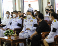 พระบาทสมเด็จพระเจ้าอยู่หัว พระราชทานพวงมาลาวางหน้าหีบศพทหารเ ... พารามิเตอร์รูปภาพ 7
