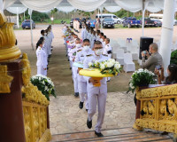 พระบาทสมเด็จพระเจ้าอยู่หัว พระราชทานพวงมาลาวางหน้าหีบศพทหารเ ... พารามิเตอร์รูปภาพ 9