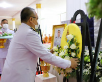 พระบาทสมเด็จพระเจ้าอยู่หัว พระราชทานพวงมาลาวางหน้าหีบศพทหารเ ... พารามิเตอร์รูปภาพ 10