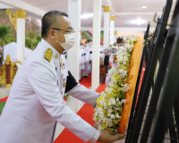 พระบาทสมเด็จพระเจ้าอยู่หัว พระราชทานพวงมาลาวางหน้าหีบศพทหารเ ... พารามิเตอร์รูปภาพ 13
