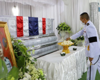 พิธีพระราชทานเพลิงศพทหารเรือที่เสียชีวิต จากเหตุการณ์ เรือหล ... พารามิเตอร์รูปภาพ 17