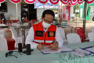 รองผู้ว่าราชการจังหวัดสุราษฎร์ธานี เดินไปตรวจเยี่ยมและให้กำล ... พารามิเตอร์รูปภาพ 1